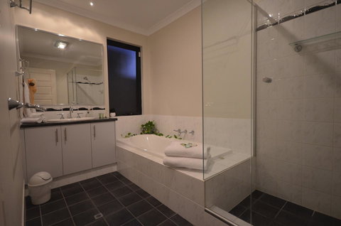 Ellard Bed & Breakfast - Palm Beach Accommodation 12