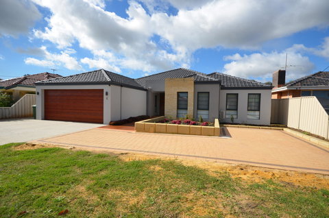 Ellard Bed & Breakfast - Palm Beach Accommodation 8