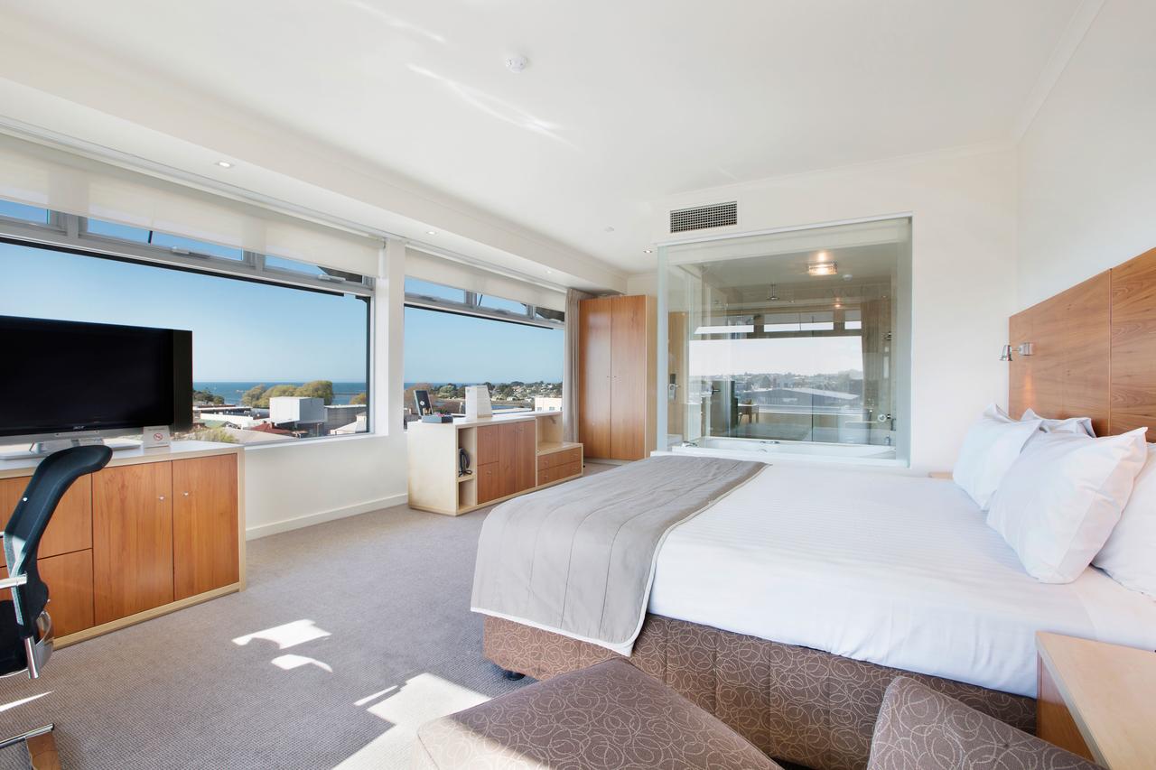 Forthside TAS Palm Beach Accommodation