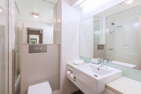Best Western Plus Launceston - Palm Beach Accommodation 4