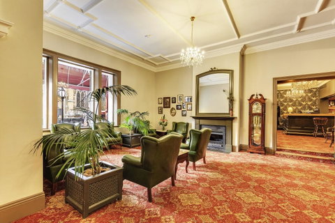Hadley\'s Orient Hotel - Palm Beach Accommodation 12