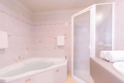 Hadley\'s Orient Hotel - Palm Beach Accommodation 40