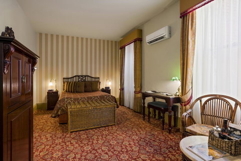 Hadley\'s Orient Hotel - Palm Beach Accommodation 31