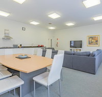 4 Bedroom House - Hobart CBD - Free Parking - Palm Beach Accommodation