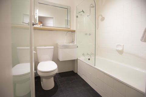 Hotel Launceston - Palm Beach Accommodation 9