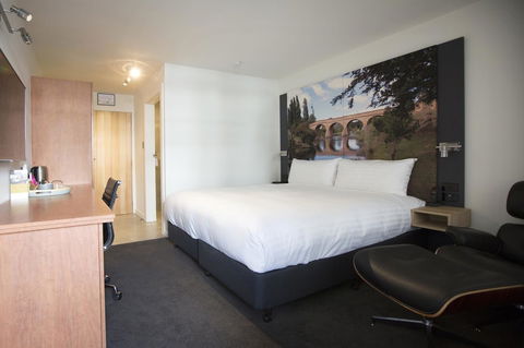 Hotel Launceston - Palm Beach Accommodation 1