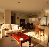 Hobart Villa - Palm Beach Accommodation
