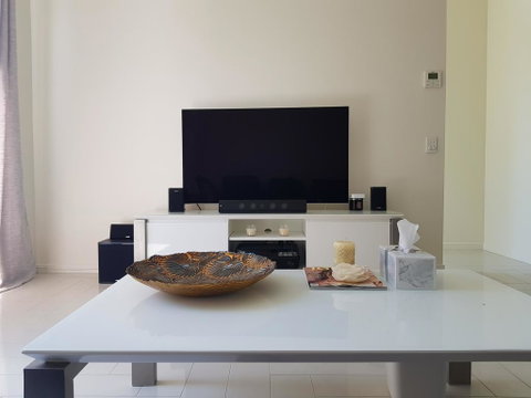 New Spacious Beachside Townhouse - Palm Beach Accommodation 2