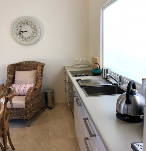 NEW: Tranquil Retreat -The Barn House Ingleside, Northern Beaches - Palm Beach Accommodation 3