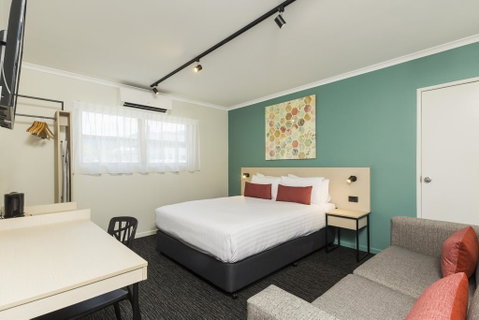 Nightcap At Balaclava Hotel - Palm Beach Accommodation 0