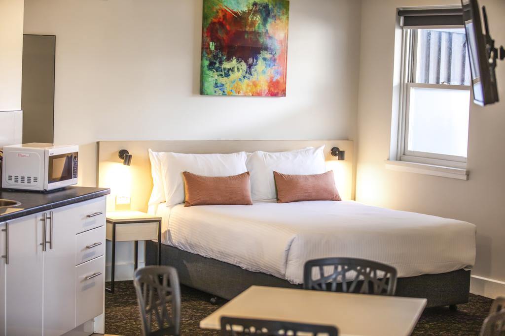 Sunshine VIC Palm Beach Accommodation