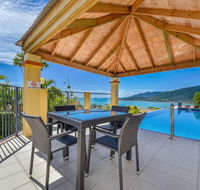 Ocean Views Galore - Airlie Beach - Palm Beach Accommodation