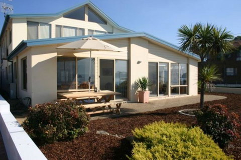 On Casey's - Palm Beach Accommodation 1