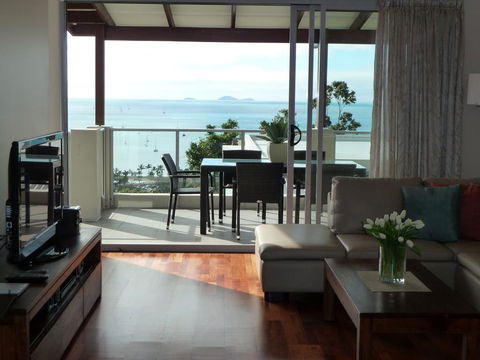 Oscar's View - Airlie Beach - Palm Beach Accommodation 0