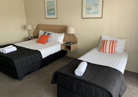 Outrigger Burleigh - Palm Beach Accommodation 2