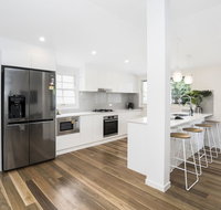 Park Avenue Terrace House Sleeps 9 - Palm Beach Accommodation