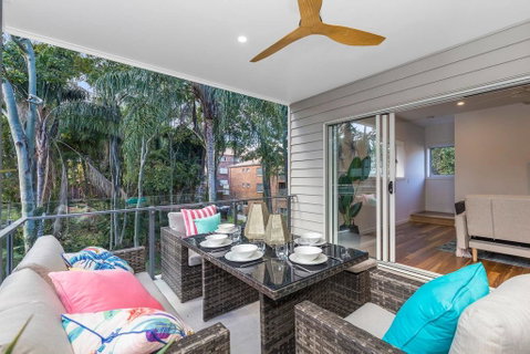 Park Avenue Townhouse Retreat Brisbane Sleeps 10 - Palm Beach Accommodation 2