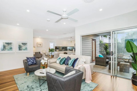 Park Avenue Townhouse Retreat Brisbane Sleeps 10 - Palm Beach Accommodation 0