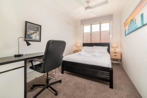 Peaceful 3 Bedroom Apartment In Ascot - Palm Beach Accommodation 2