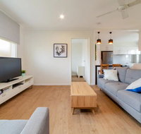 Peaceful 3 Bedroom Apartment in Ascot - Palm Beach Accommodation