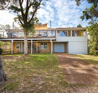 Pet Friendly 4 Bedroom Holiday Home - River Views - Palm Beach Accommodation