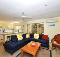 Pet Friendly Beach Home - Palm Beach Accommodation