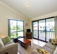 Pet Friendly on Pelican - Close to Myall River - Palm Beach Accommodation