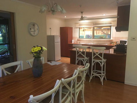 Petes Place - Palm Beach Accommodation 2