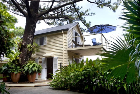 Port Douglas Cottage & Lodge - Palm Beach Accommodation 0