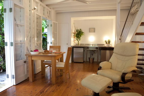 Port Douglas Cottage & Lodge - Palm Beach Accommodation 3