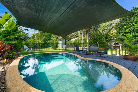 Private Pool, Big Backyard, Aircon - Paradise! - Palm Beach Accommodation 0