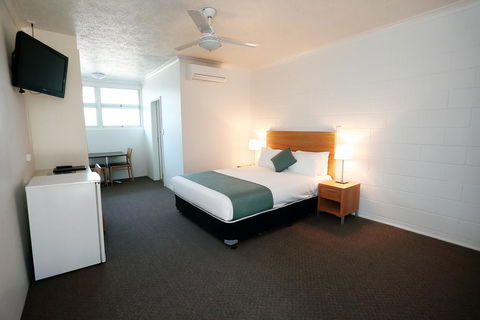 Q Express - Palm Beach Accommodation 0