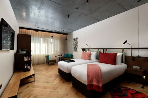QT Melbourne - Palm Beach Accommodation 3