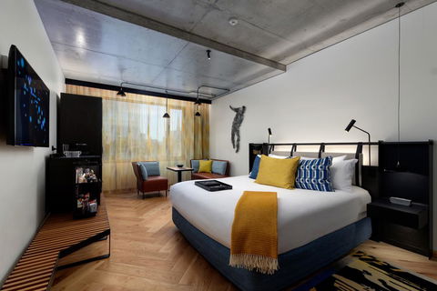 QT Melbourne - Palm Beach Accommodation 2