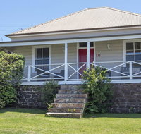 Quarryman's Cottage - country style in town - Palm Beach Accommodation