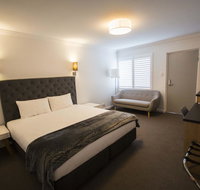 Quays Hotel - Palm Beach Accommodation