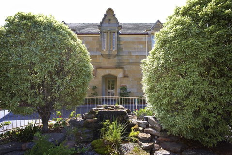 Quest Trinity House - Palm Beach Accommodation 0
