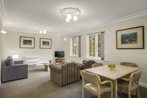Quest Trinity House - Palm Beach Accommodation 1
