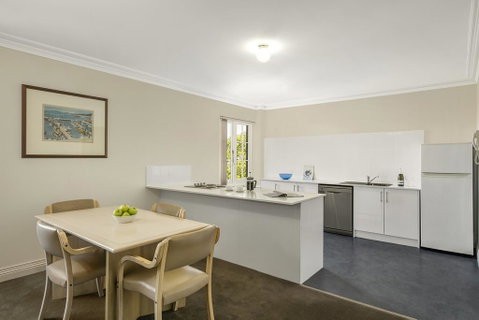 Quest Trinity House - Palm Beach Accommodation 2