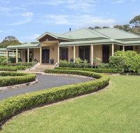 Reign Manor - large group accommodation - Palm Beach Accommodation