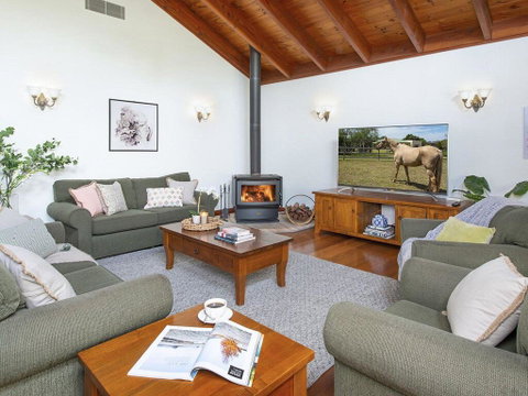 Reign Manor - Large Group Accommodation - Palm Beach Accommodation 2