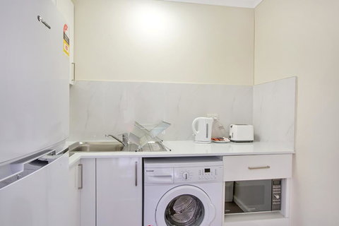 Renovated Stylish Studio - Palm Beach Accommodation 3
