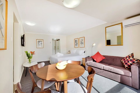 Renovated Stylish Studio - Palm Beach Accommodation 1