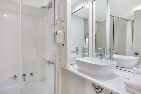 Renovated Stylish Studio - Palm Beach Accommodation 2