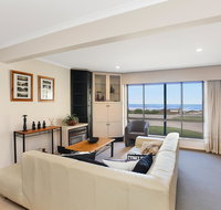 Right on the Beach  Moana - Palm Beach Accommodation