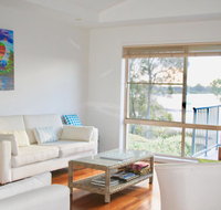Riverside Views Hawks Nest - Palm Beach Accommodation
