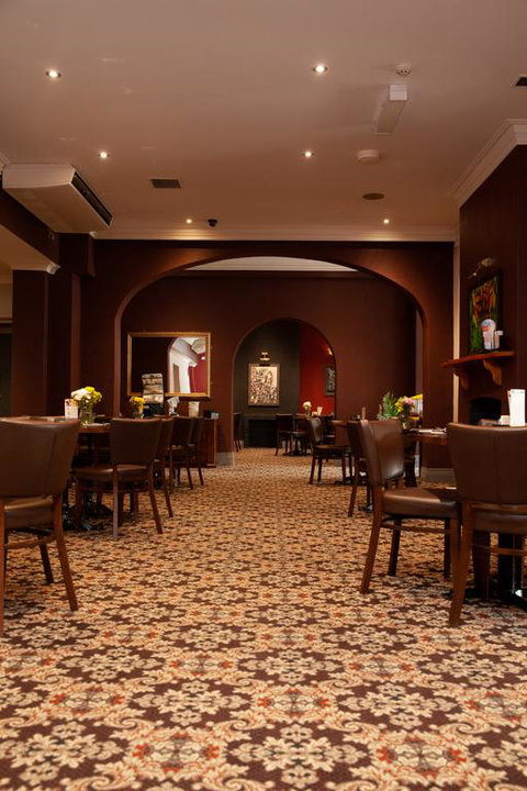 Royal Hotel Singleton - Palm Beach Accommodation 3