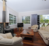 Samford Lakes - Palm Beach Accommodation