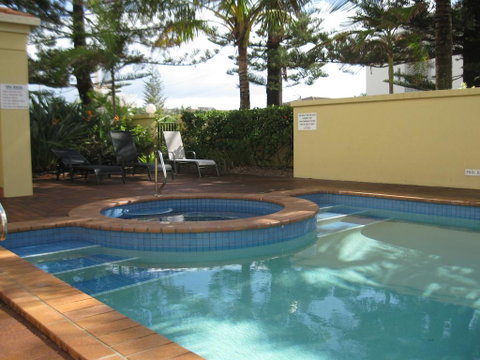 San Delles Apartments - Palm Beach Accommodation 2