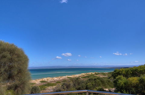 Sandbar Beach House - Palm Beach Accommodation 3
